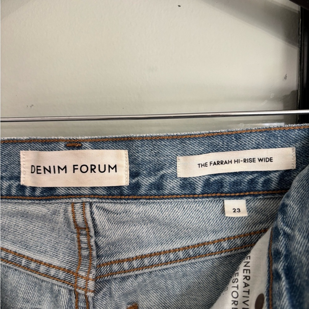 Aritzia Denim Forum The Farrah Hi-Rise Wide Jeans Light Wash Size 23 - Picture 5 of 6